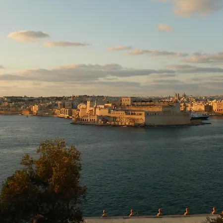 79 Sam's Place, * La Valletta