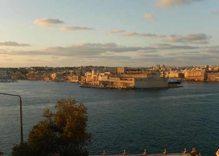 79 Sam's Place, * Valletta