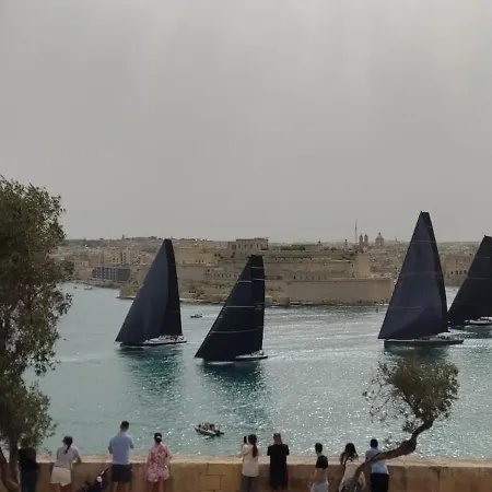 79 Sam's Place, شقة *