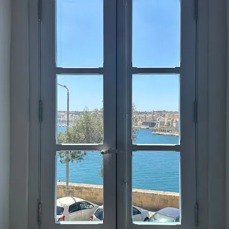 79 Sam's Place, شقة فاليتا