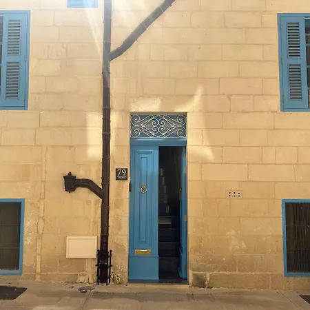 شقة 79 Sam's Place, *