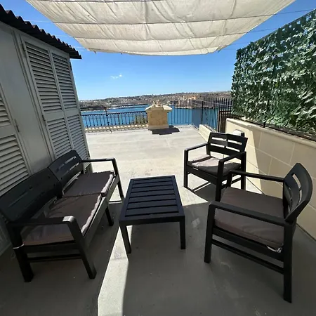 79 Sam's Place, شقة