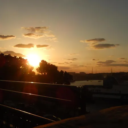 79 Sam's Place, شقة *