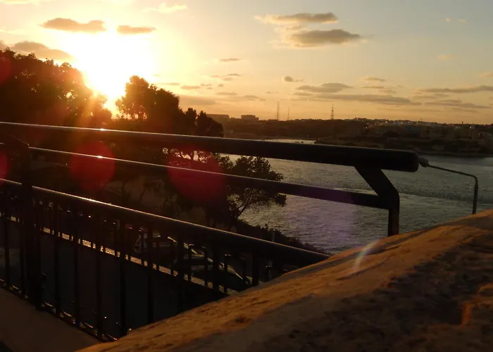 79 Sam's Place, Valeta